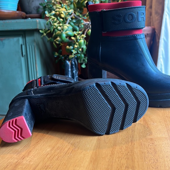 Sorel Medina III heeled rain boots. Worn only a few times! - Picture 2 of 3